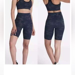 Spanx gray/black seamless hi rise bike shorts